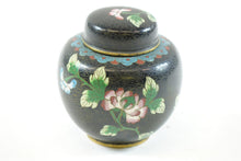 Load image into Gallery viewer, Pair of Early 20th Century Chinese Jars w/ tops
