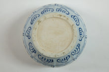 Load image into Gallery viewer, Early 20th Century Chinese Porcelain Blue and White Bowl w/ Top
