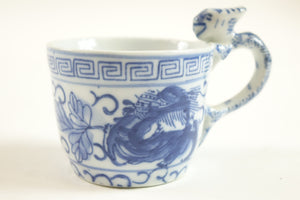 Antique Chinese chinoiserie blue white porcelain tea cup dragon motif signed cir
