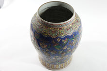 Load image into Gallery viewer, A Pair of Antique Chinese Porcelain Urns