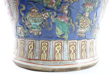 Load image into Gallery viewer, A Pair of Antique Chinese Porcelain Urns