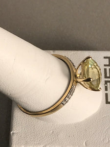 10 Karat Gold Ring With Light Green Stone