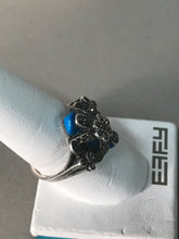 Load image into Gallery viewer, Vintage Sterling Silver Patterned Ring Blue Stone Ring
