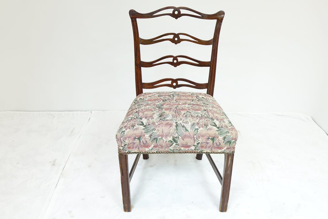 Single Cushion Chair With Elaborate Woodwork (22