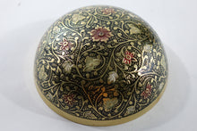 Load image into Gallery viewer, A Pair of Beautiful Decorative Brass Urns
