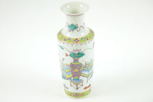 Load image into Gallery viewer, Pair of Early 20th Century Chinese Porcelain Vases
