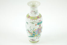 Load image into Gallery viewer, Pair of Early 20th Century Chinese Porcelain Vases
