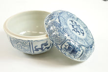 Load image into Gallery viewer, Early 20th Century Chinese Porcelain Blue and White Bowl w/ Top
