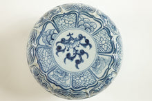 Load image into Gallery viewer, Early 20th Century Chinese Porcelain Blue and White Bowl w/ Top
