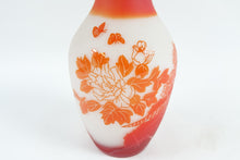 Load image into Gallery viewer, Decorative Cameo Glass Vase
