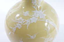 Load image into Gallery viewer, A Pair of Beautiful Gold and White Chinese Porcelain Marking on the Bottom
