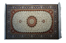 Load image into Gallery viewer, Very fine Persian Silk Qum - 2.6&#39;  4.4&#39;
