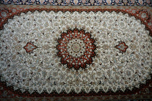 Load image into Gallery viewer, Very fine Persian Silk Qum - 2.6&#39;  4.4&#39;
