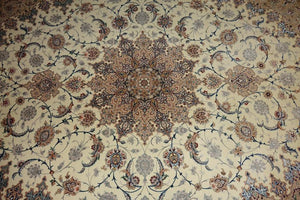 Very fine Persian Isfahan Silk & Wool - 8.5'  11.5'
