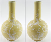 Load image into Gallery viewer, A Pair of Beautiful Gold and White Chinese Porcelain Marking on the Bottom
