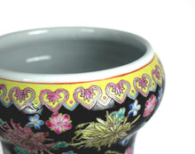 Load image into Gallery viewer, Large Chinese Porcelain Vase
