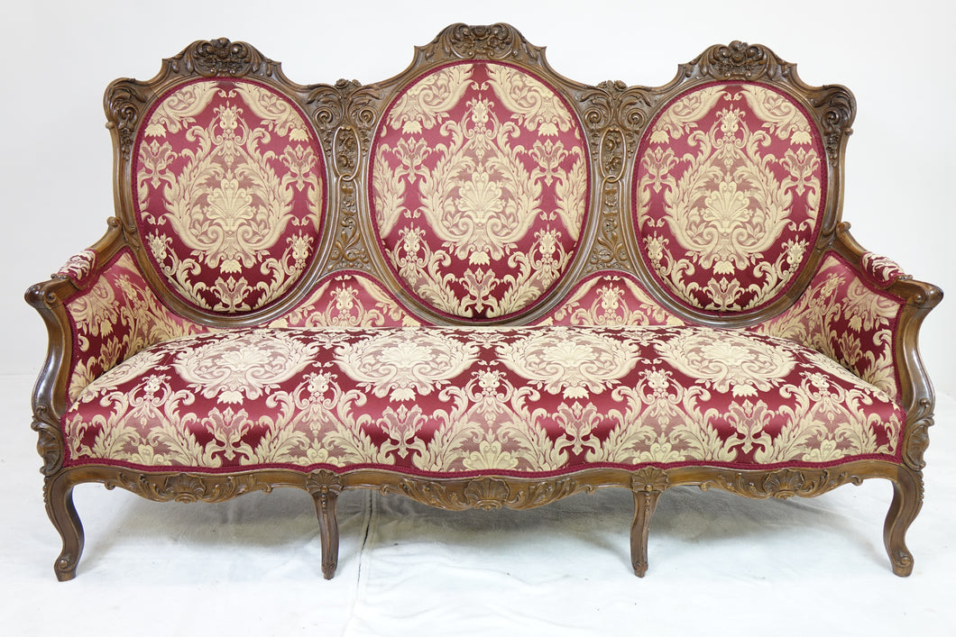 Elegant Victorian Sofa (72