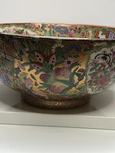 Load image into Gallery viewer, Chinese antique Rose famille bowl
