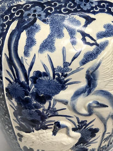 Large antiique vase, Blue and white