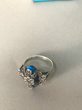 Load image into Gallery viewer, Vintage Sterling Silver Patterned Ring Blue Stone Ring
