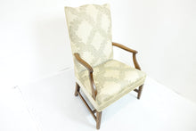 Load image into Gallery viewer, Beautiful Armed Chair (29&quot; x 24&quot; x 44&quot;)
